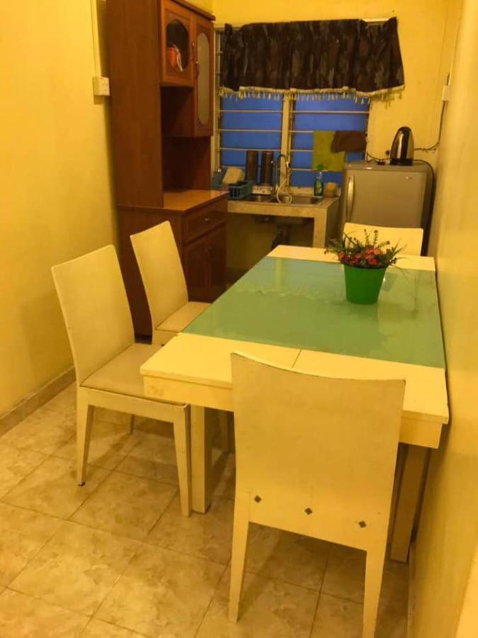 Trisya Homestay Куала-Тренгану Экстерьер фото