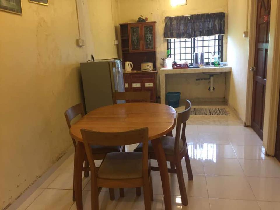 Trisya Homestay Куала-Тренгану Экстерьер фото